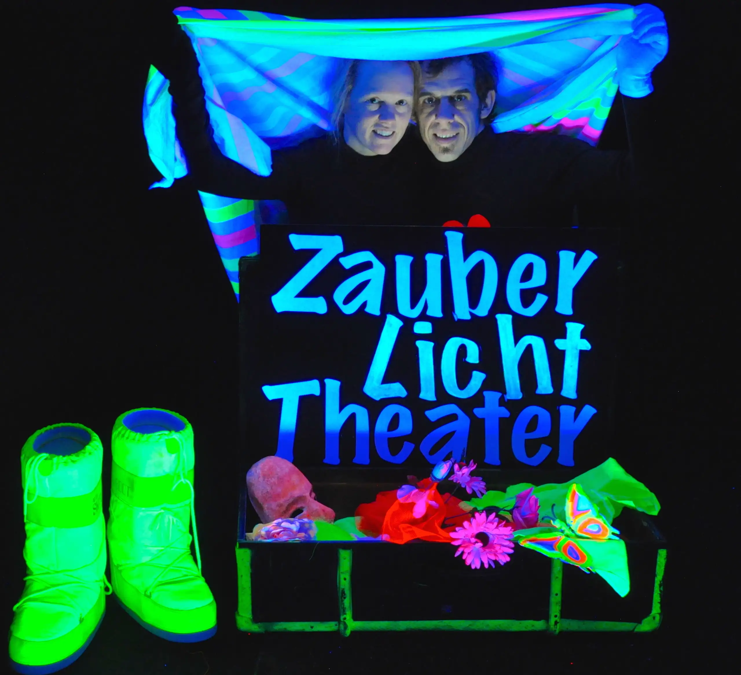 Schwarzlichttheater